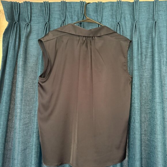 Banana Republic Navy Sleeveless Button Up Top Size M - Picture 3 of 5